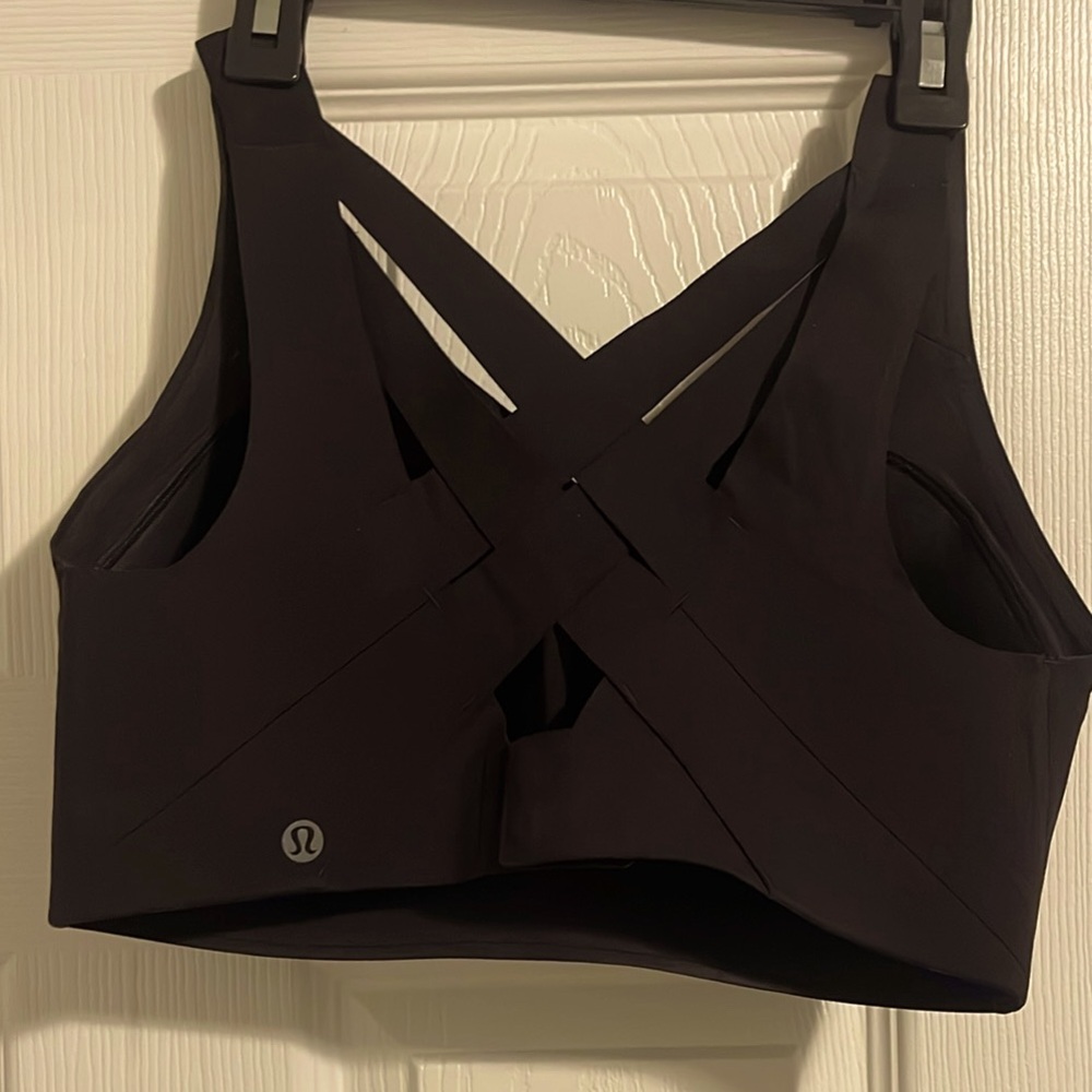 NWOT Lululemon black supportive sports bra size 34DD (34E)